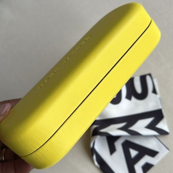 Marc Jacobs sunglasses Case and cleaning cloth - Picture 5 of 9